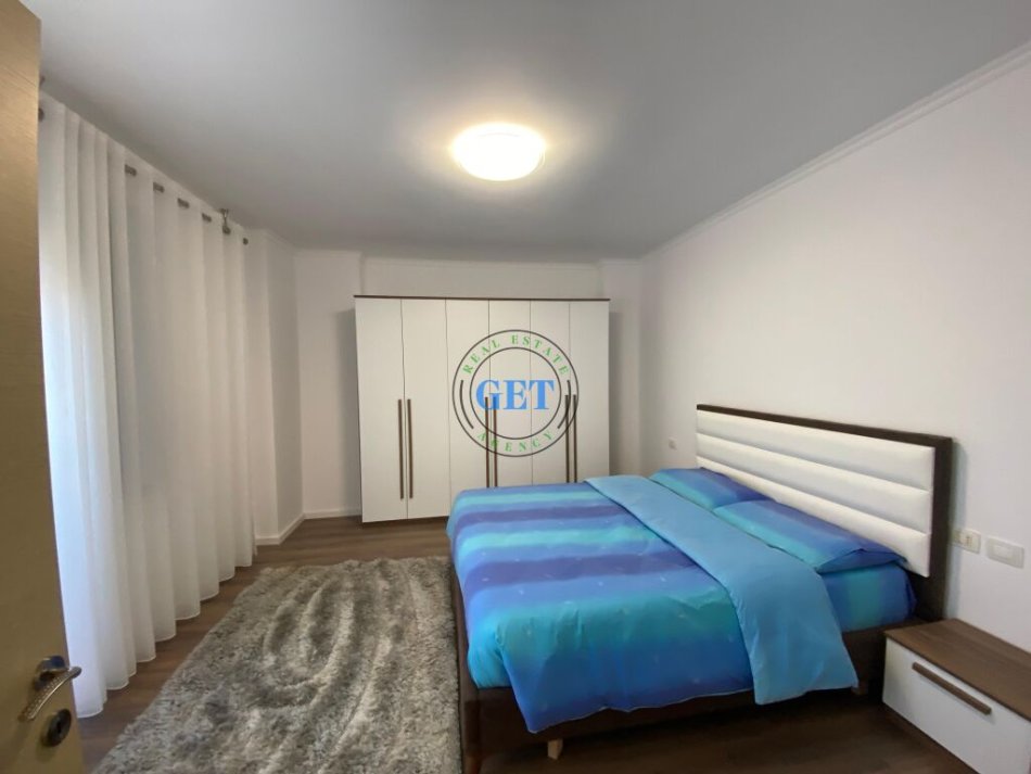 Durres, jepet me qera apartament 1+1 Kati 7, 70 m² 350 € (Shkembi i Kavajes)