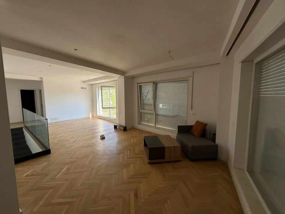 Tirane, jepet me qera Dublex , (Kodra e Diellit 2)