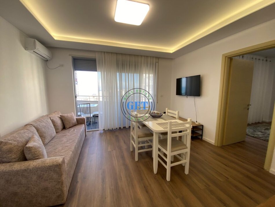 Durres, jepet me qera apartament 1+1 Kati 7, 70 m² 350 € (Shkembi i Kavajes)