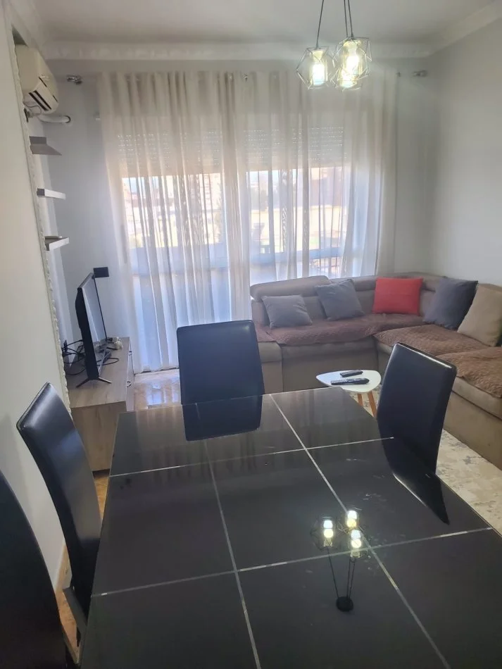 Tirane, jepet me qera apartament 2+1 Kati 3, 110 m² 650 € (Rruga don bosko)
