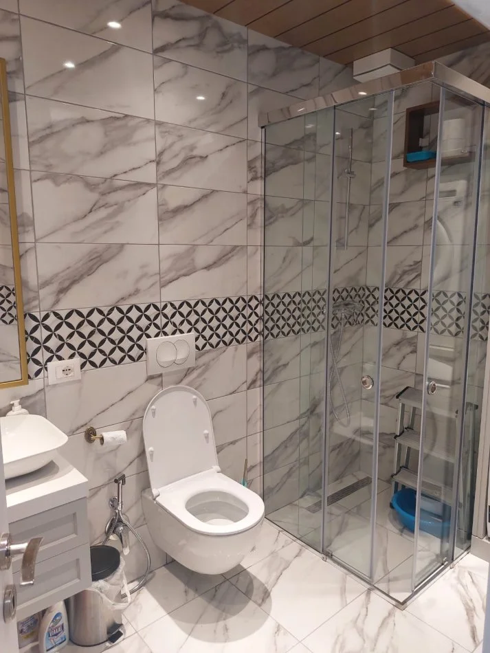 Tirane, jepet me qera apartament 2+1+Ballkon Kati 9, 90 m² 750 € (Fiori Di Bosko)