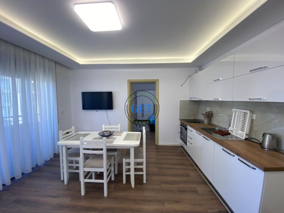 Durres, jepet me qera apartament 1+1 Kati 7, 70 m² 350 € (Shkembi i Kavajes)