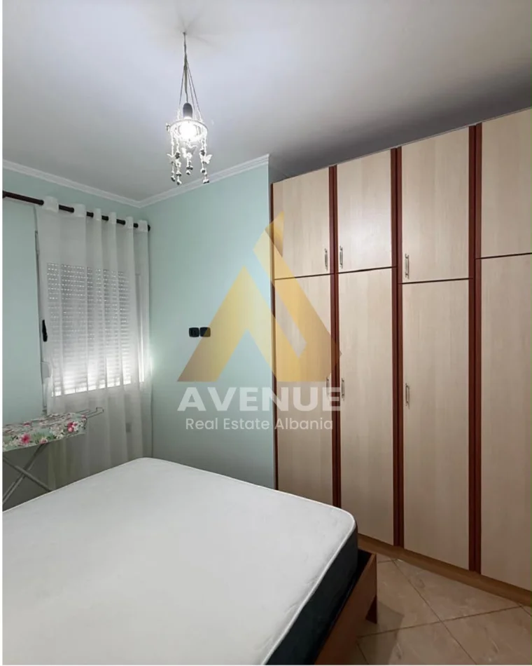 Tirane, jepet me qera apartament 2+1+Ballkon Kati 3, 67 m² 500 € (Bulevardi Bajram Curri)