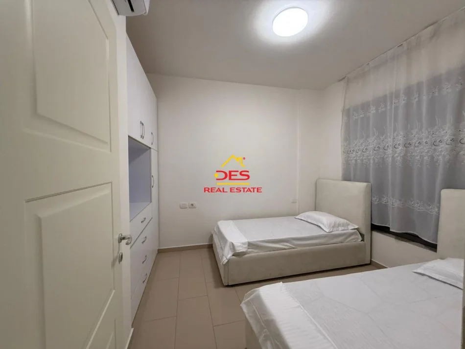 Vlore, jepet me qera apartament 2+1+Ballkon Kati 2, 90 m² 400 € (Rruga Aleksandër Moisiu)