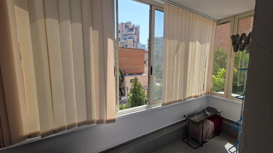 Tirane, jepet me qera apartament 2+1 Kati 4, 90 m² 950 € (Rruga Kosovareve)
