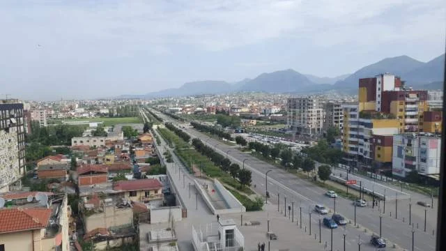 Tirane, jepet me qera apartament 1+1 Kati 8, 70 m² 350  (Bulevardi Zogu I)