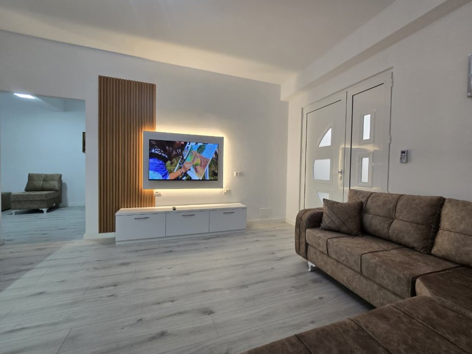 Tirane, jepet me qera apartament 1+1 Kati 0, 100 m² 400 € (Sauk (New York School))