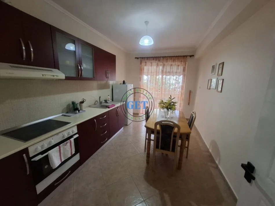 Durres, jepet me qera apartament 2+1 Kati 1, 110 m² 500 € (Gjykata, Durres.)