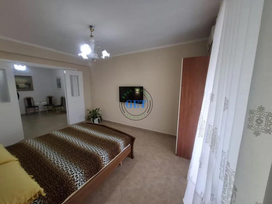 Durres, jepet me qera apartament 2+1 Kati 1, 110 m² 500 € (Gjykata, Durres.)