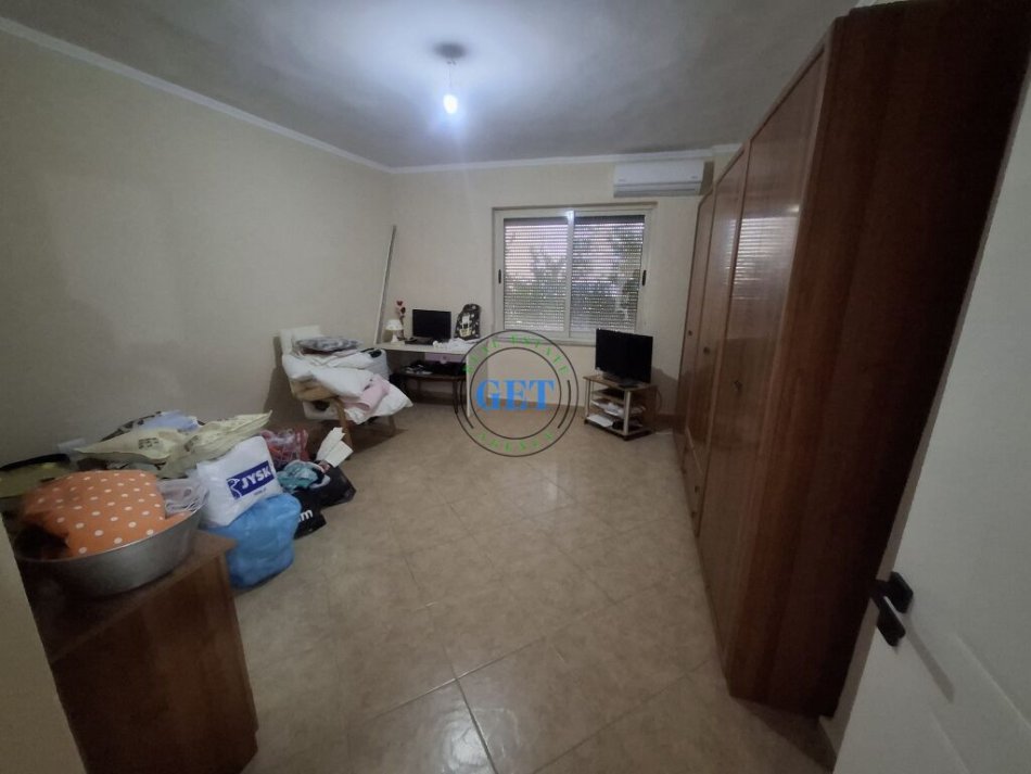 Durres, jepet me qera apartament 2+1+Ballkon Kati 1, 110 m² 500 € (Gjykata, Durres.)