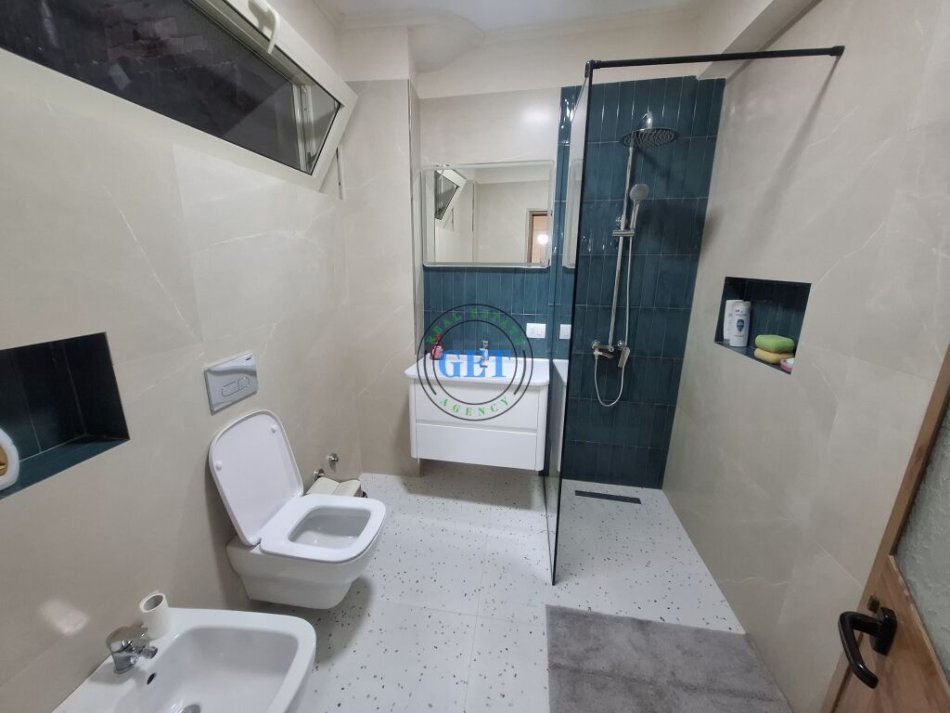 Durres, jepet me qera apartament 2+1+Ballkon Kati 1, 110 m² 500 € (Gjykata, Durres.)
