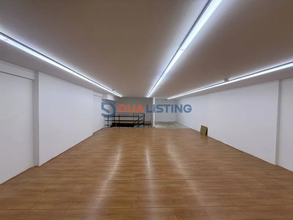 Tirane, jepet me qera dyqan Kati 0, 134 m² 1.500 € (Rruga Islam Alla)