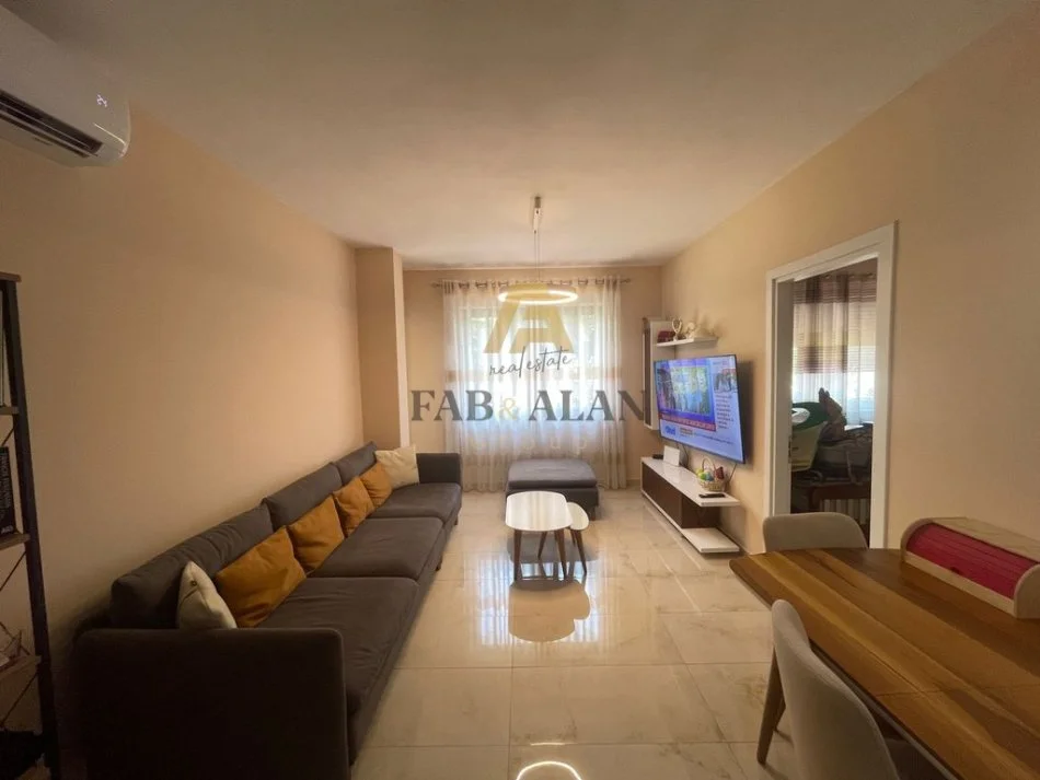 Shqiperi, jepet me qera apartament 2+1 Kati 2, 80 m² 600 € (Tower Bridge, Rruga e Dibres)