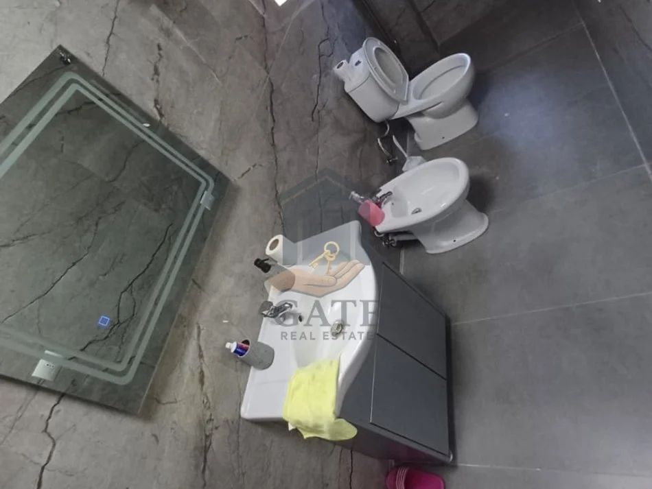 Durres, jepet me qera apartament 2+1 Kati 5, 60 m² 300 € (cezma ferres durres)