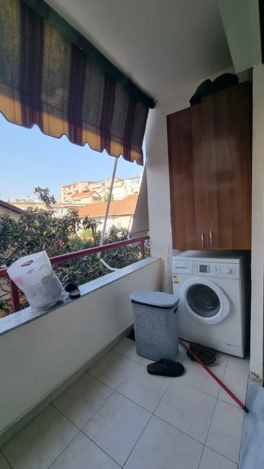 Tirane, jepet me qera apartament 1+1+Ballkon Kati 2, 70 m² 550 € (Petro Korcari)