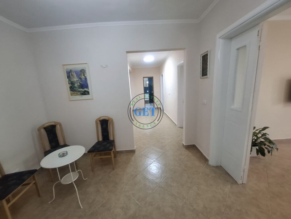 Durres, jepet me qera apartament 2+1+Ballkon Kati 1, 110 m² 500 € (Gjykata, Durres.)