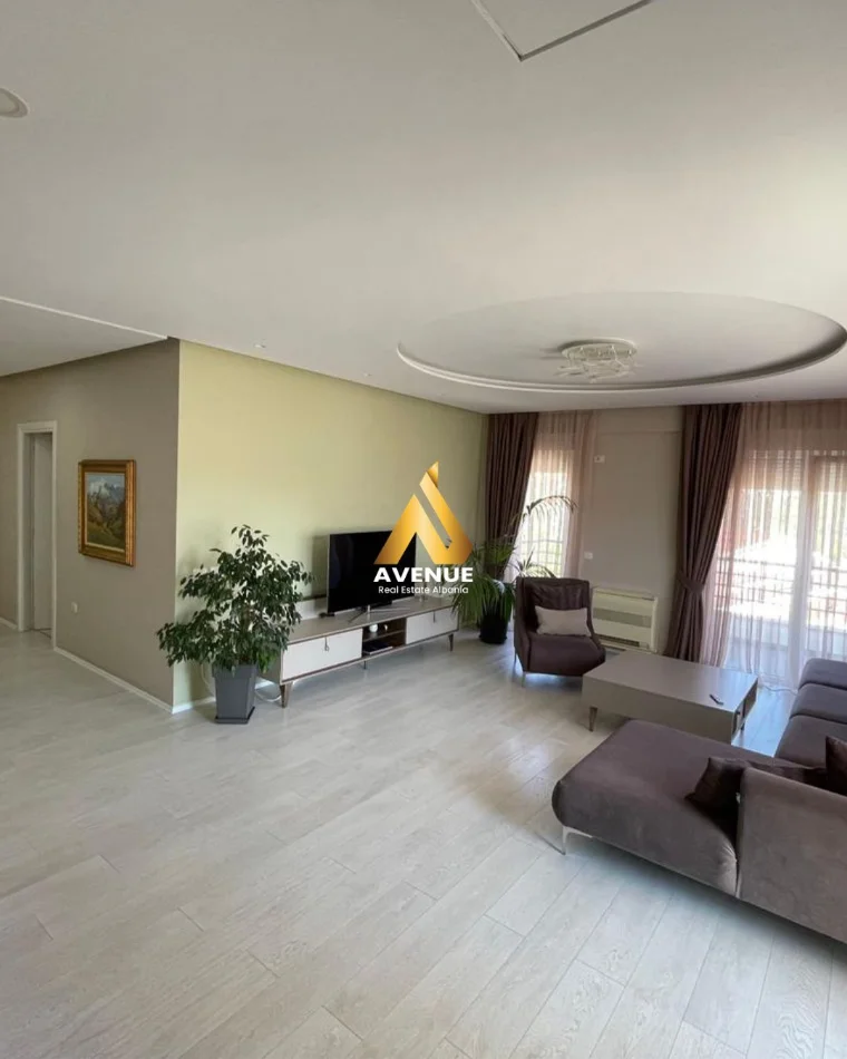 Tirane, jepet me qera apartament 3+1 Kati 4, 187 m² 1.400 € (Liqeni i Thatë, Kompleksi FZ Construction)