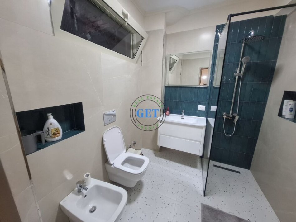 Durres, jepet me qera apartament 2+1+Ballkon Kati 1, 110 m² 500 € (Gjykata, Durres.)