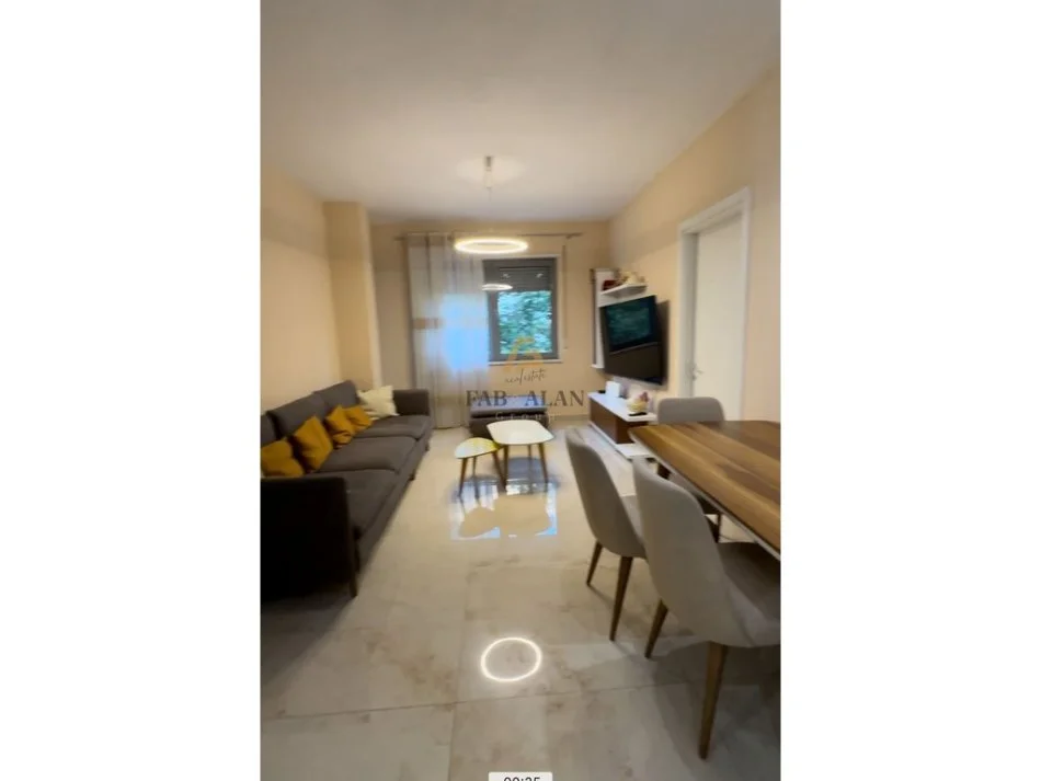 Shqiperi, jepet me qera apartament 2+1 Kati 2, 80 m² 600 € (Tower Bridge, Rruga e Dibres)