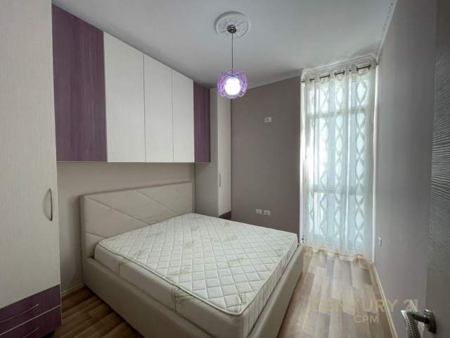 Tirane, jepet me qera apartament 76 m² 800 Euro (Komuna e Parisit)