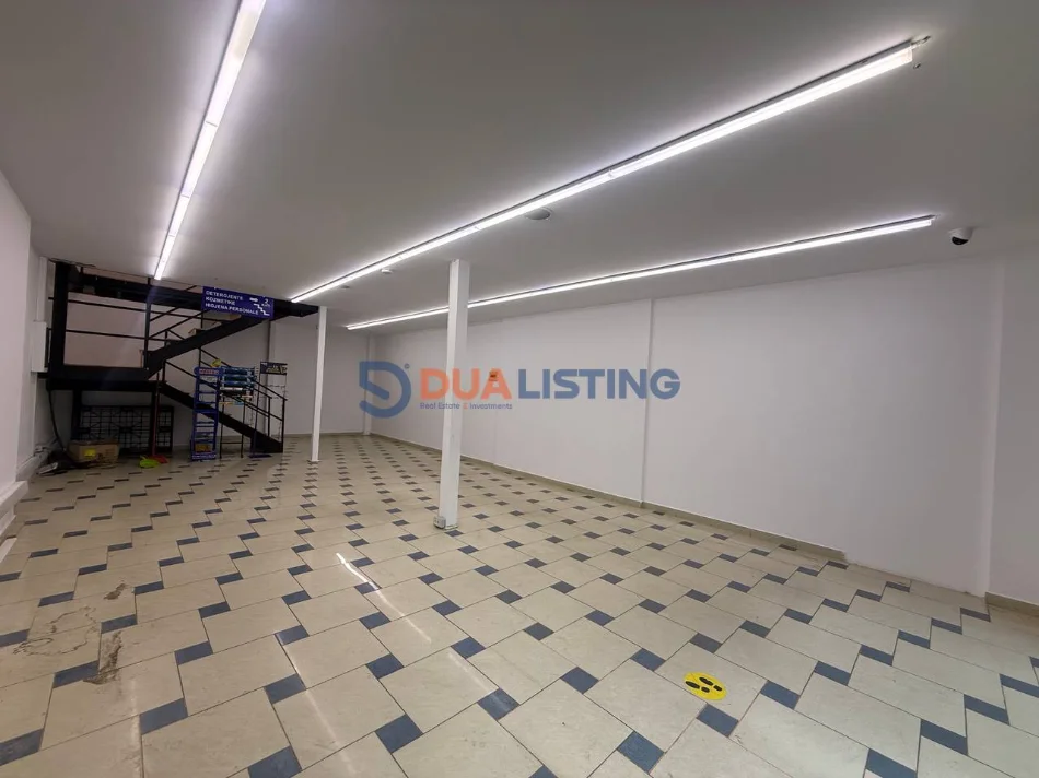Tirane, jepet me qera dyqan Kati 0, 134 m² 1.500 € (Rruga Islam Alla)