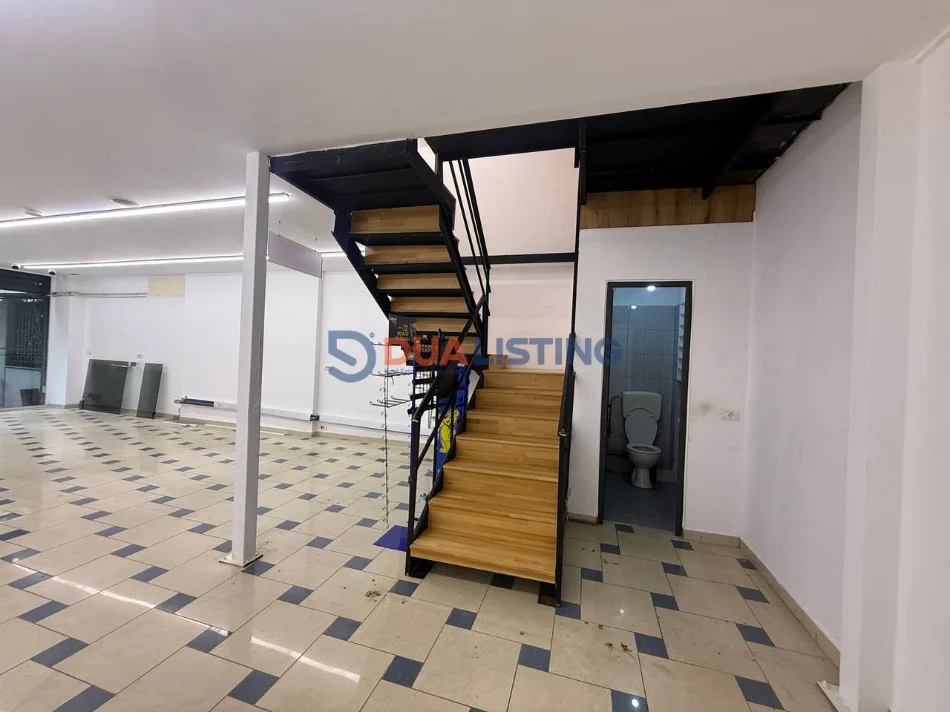 Tirane, jepet me qera dyqan Kati 0, 134 m² 1.500 € (Rruga Islam Alla)