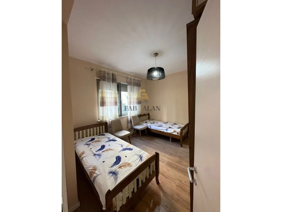 Shqiperi, jepet me qera apartament 2+1 Kati 2, 80 m² 600 € (Tower Bridge, Rruga e Dibres)