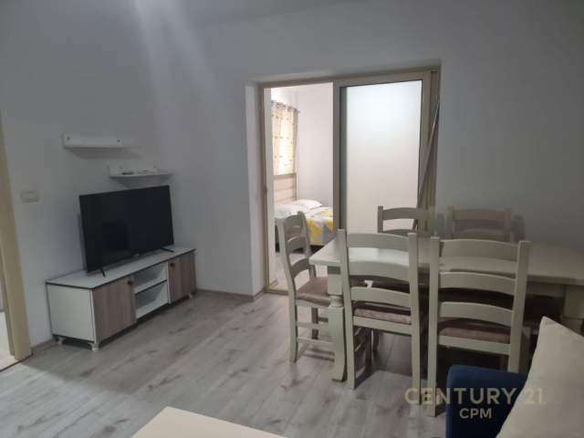 Tirane, jepet me qera apartament 1+1 Kati 1, 70 m² 350 Euro (PRANE GLOBE RRUGA E KAVAJES)