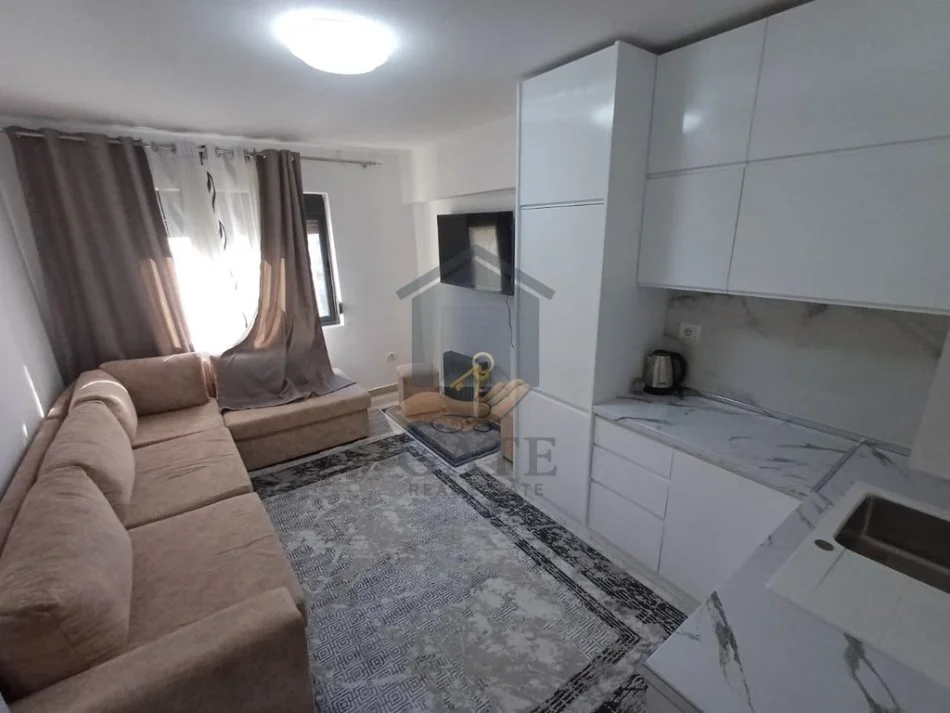 Durres, jepet me qera apartament 2+1 Kati 5, 60 m² 300 € (cezma ferres durres)