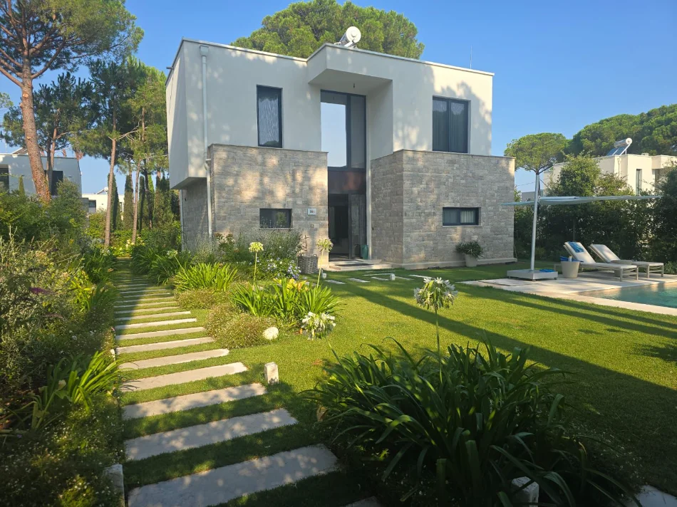 Gjiri Lalezit | Hamallaj, shitet Vile Vile 3 Katshe , 211 m² (San Pietro Residence)