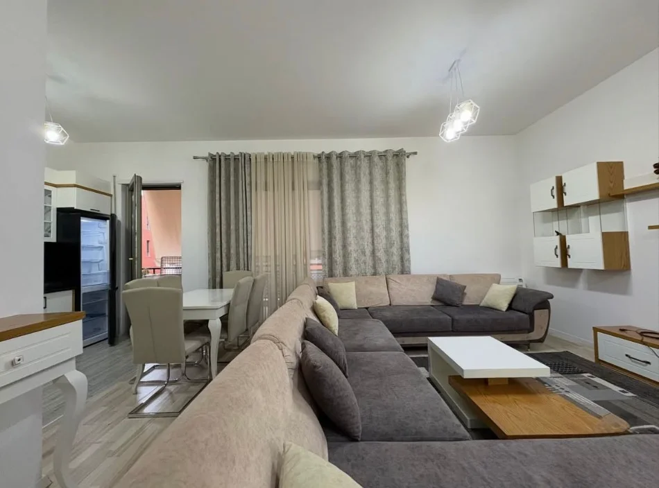 Tirane, jepet me qera apartament 2+1 , 1.200 € (rruga e kavajes , 21 dhjetori)