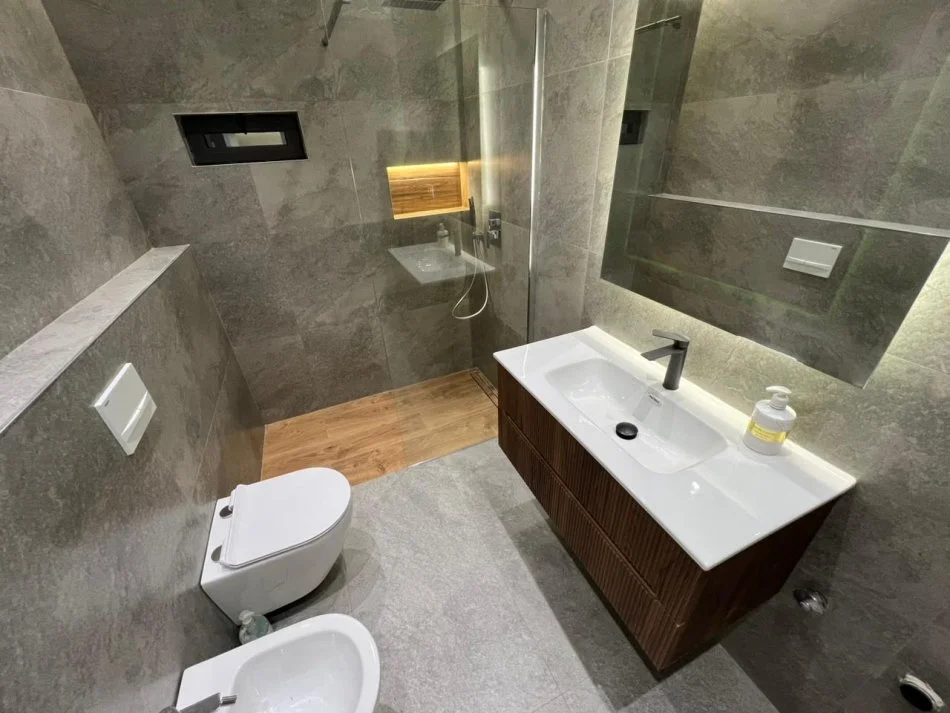 Tirane, shitet apartament 2+1+Ballkon Kati 8, 119 m² 310.000 € (rruga don bosko)