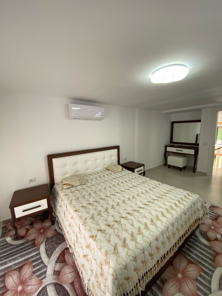 Tirane, jepet me qera apartament duplex 2+1+Aneks+Ballkon Kati 1, 140 m² 1.000 € (Kodra e Diellit 2)
