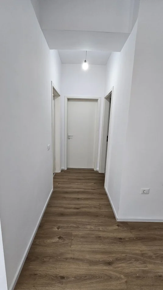 Tirane, jepet me qera apartament 2+1 Kati 7, 65 m² 350 € (Pasho Hysa)