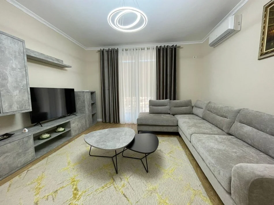 Tirane, jepet me qera apartament 2+1 Kati 2, 104 m² 800 € (Rruga Gramoz Pashko)