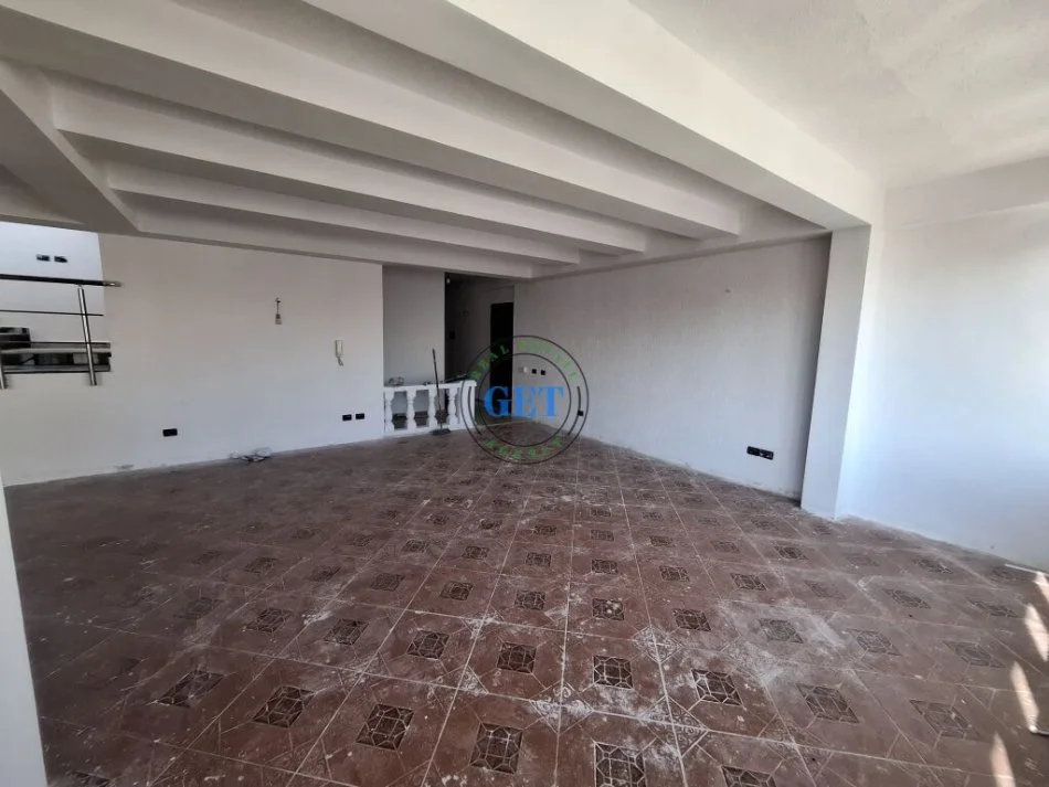 Durres, shitet apartament 4+1 Kati 7, 246 m² 540.000 € (Pallati Kultures, Durres)