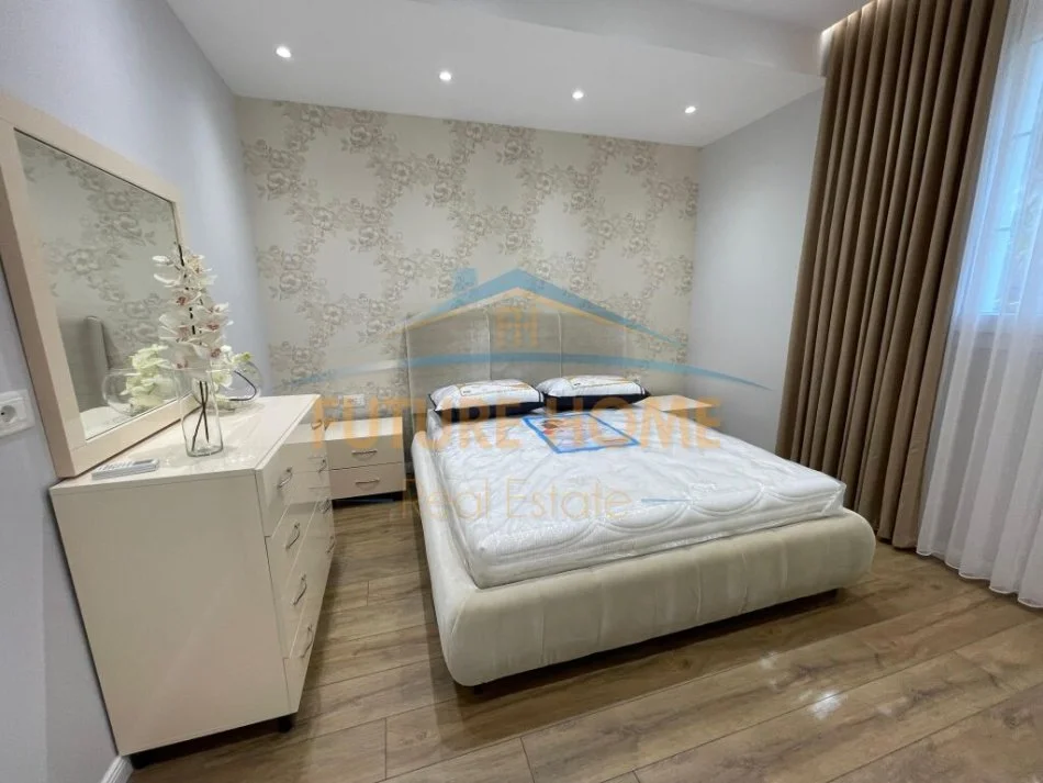 Tirane, jepet me qera apartament 2+1+Ballkon Kati 2, 70 m² 830 € (Rruga Durresit)