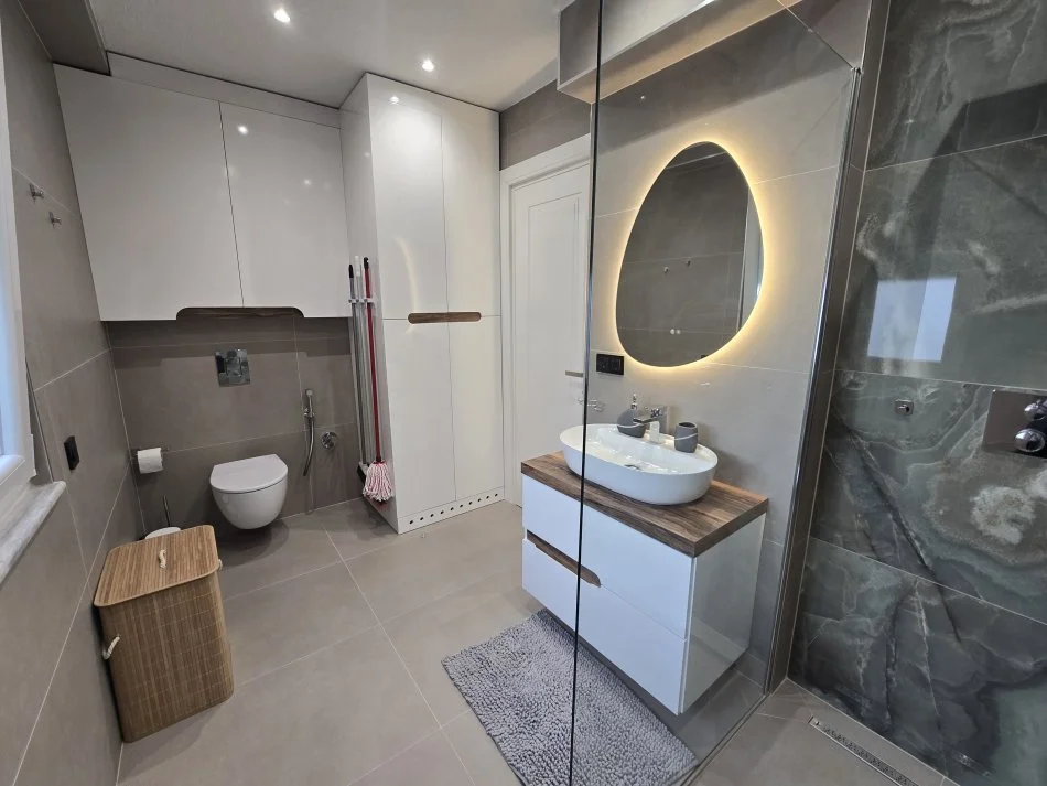 Tirane, jepet me qera apartament 2+1 Kati 4, 120 m² 1.500 € 