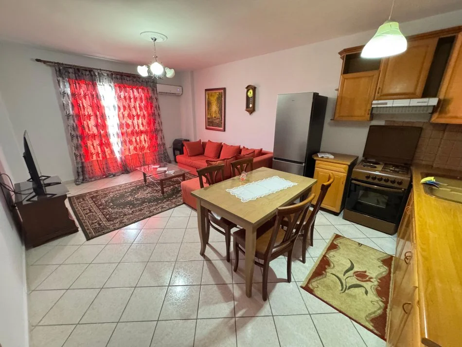 jepet me qera apartament 1+1 Kati 11, 57 m² 450 € (Rruga e kavajes)