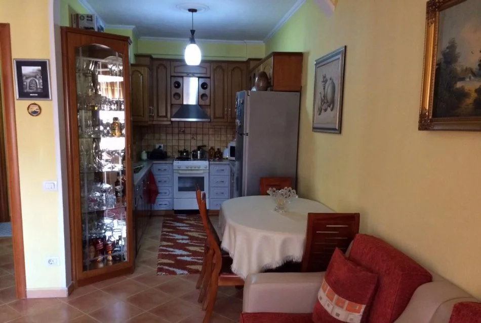 Tirane, jepet me qera apartament 2+1 Kati 11, 70 m² 500 € (Rruga Asim Vokshi)