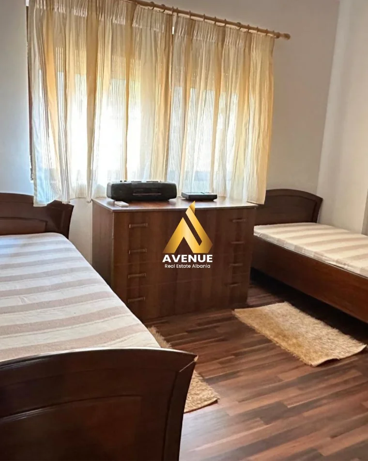 Tirane, jepet me qera apartament 2+1 , 102 m² 900 € (Rruga Elbasanit)