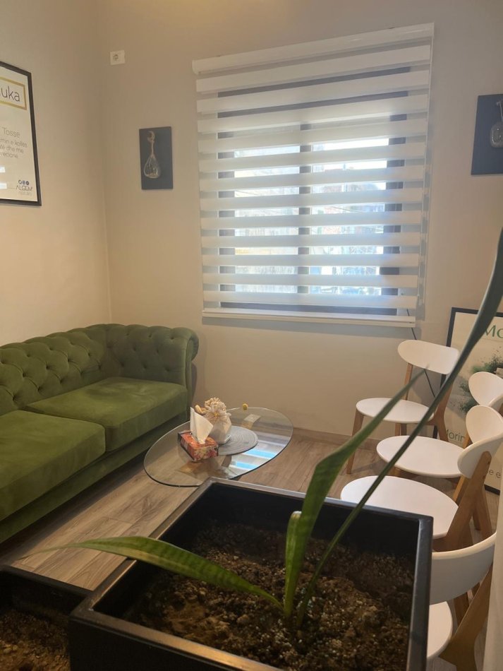 Tirane, jepet me qera ambjent biznesi Kati 2, 80 m² 800 € (Mihal Popi)