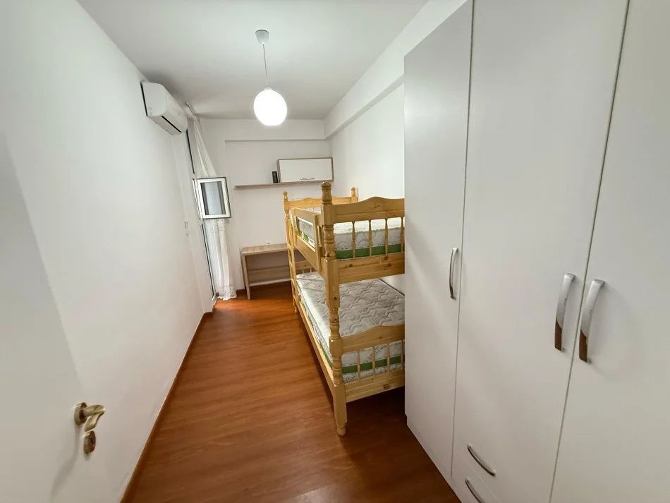 Tirane, jepet me qera apartament 2+1+Ballkon Kati 8, 86 m² 600 € (Ndre Mjeda)