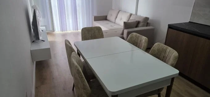 Tirane, jepet me qera apartament 2+1+Ballkon Kati 2, 500 € (tek Kompleksi Univers City , QTU .)