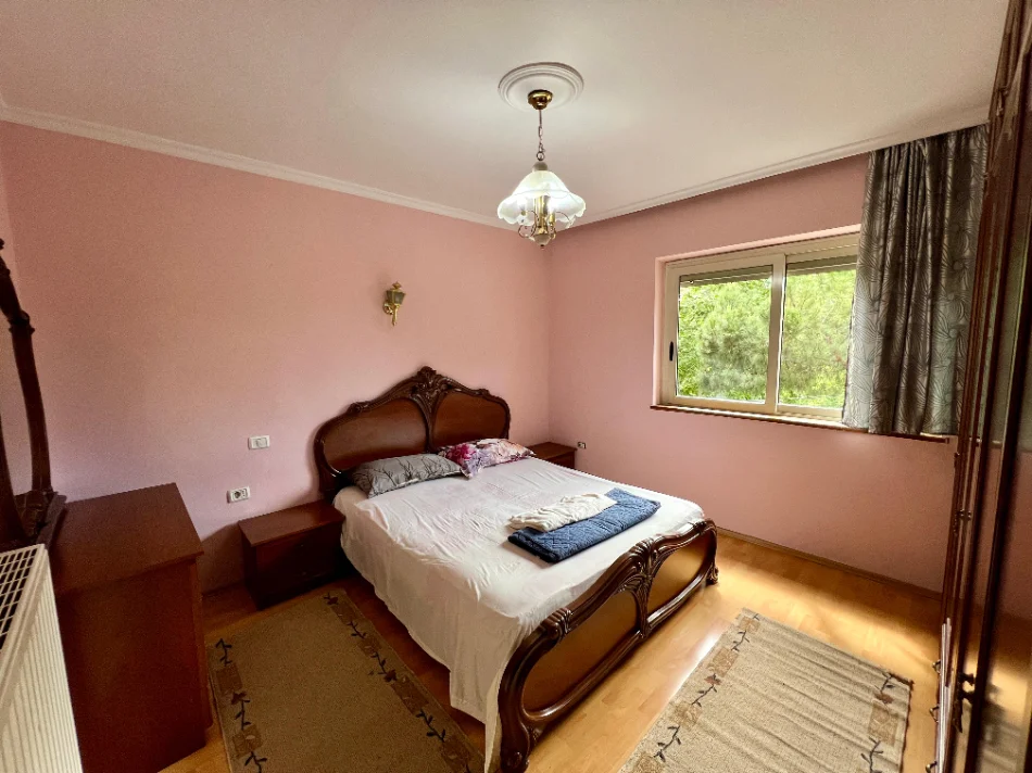 Tirane, jepet me qera 2+1+Ballkon Kati 4, 85 m² 700 € (Pazari i ri)