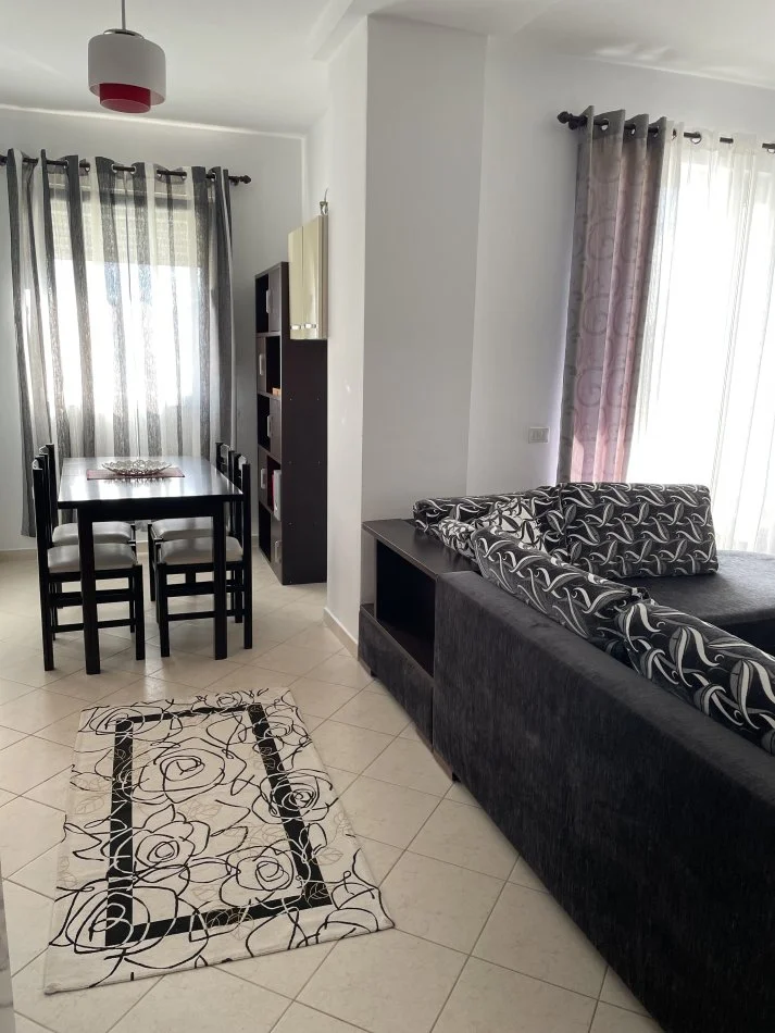 Tirane, jepet me qera apartament 2+1+Ballkon Kati 3, 90 m² 500 € (Tregu i ri elektrik)