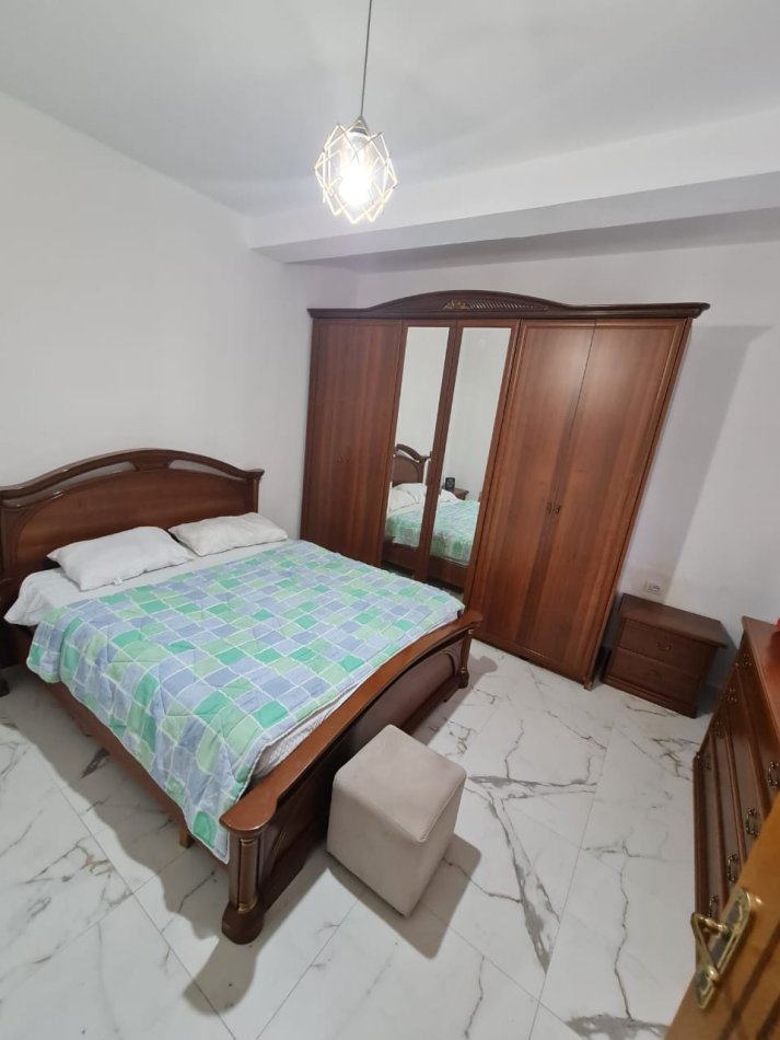 Tirane, jepet me qera apartament 1+1+Ballkon Kati 2, 58 m² 400 € (RRUGA E DIBRES)