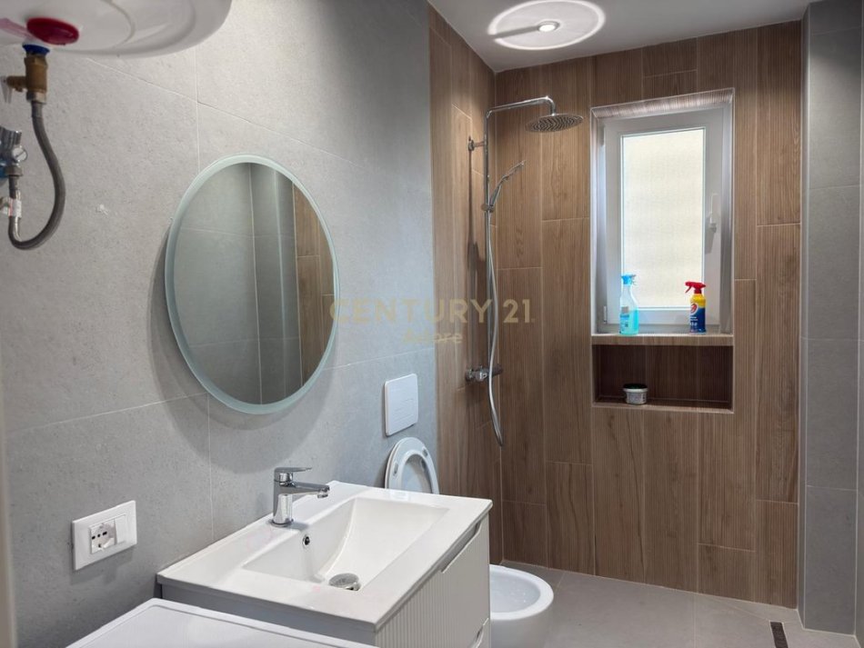 Tirane, jepet me qera apartament 2+1 Kati 2, 90 m² (Myslym Shyr)