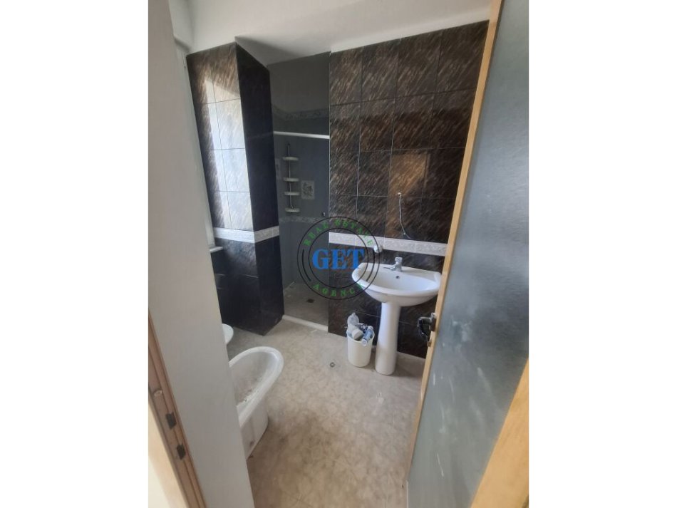 Durres, shitet apartament 4+1 Kati 7, 246 m² 540.000 € (Pallati Kultures, Durres)