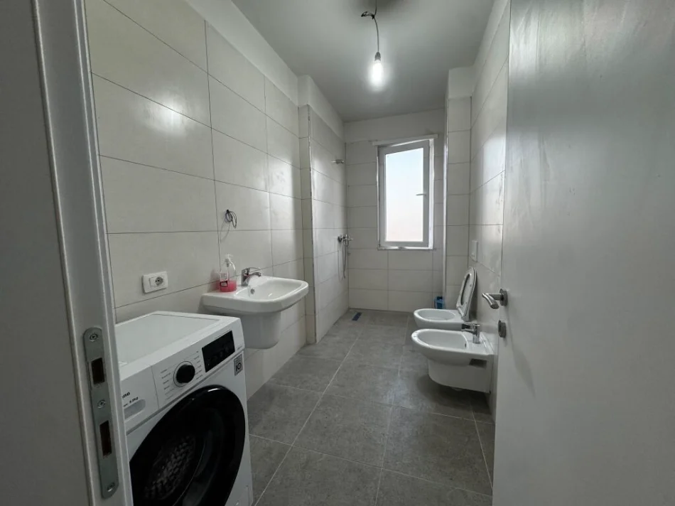 Tirane, jepet me qera apartament 2+1 Kati 7, 90 m² 450 € (Univers City)